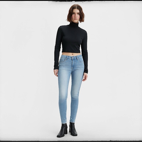 LIKE NEW Levi’s 711 Skinny Jeans Light Wash - Picture 3 of 16